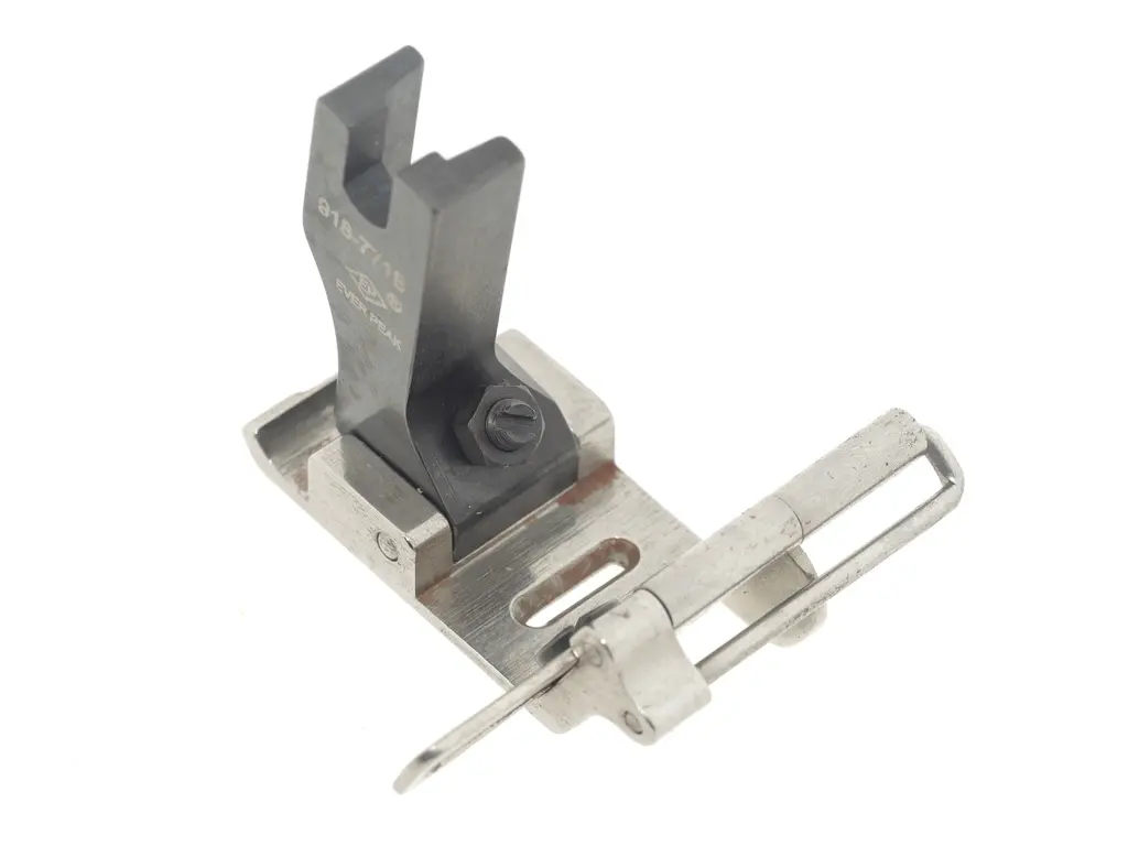 Calcador de zig zag para meter fita com guia ajustavel e rolos no guia Pfaff EverPeak